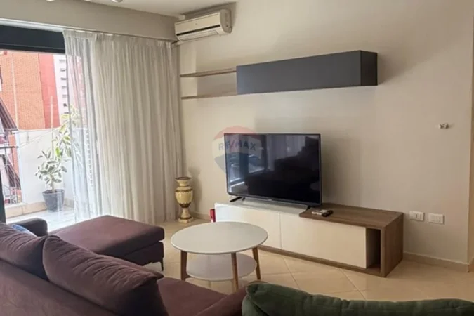 Tirane, jepet me qera apartament 2+1 , 100 m² 850 € (Kompleksi Delijorgji)