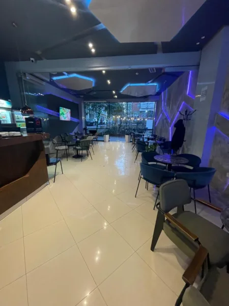 Tirane, shitet , 390.000 € (Fresk)