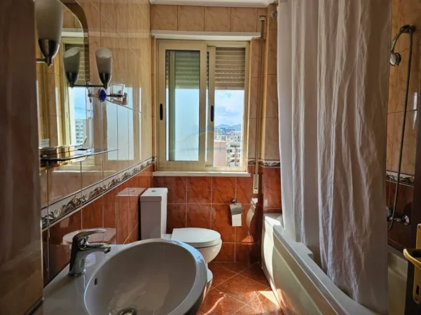 Tirane, jepet me qera apartament 2+1 Kati 8, 114 m² 650 € (DON BOSKO)