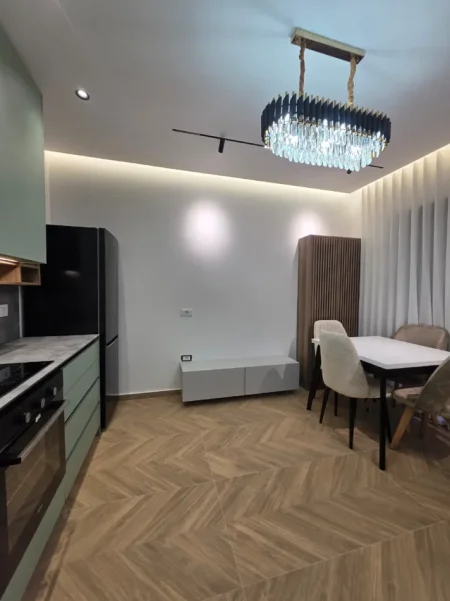 Tirane, jepet me qera apartament 1+1 Kati 2, 600 € (Astir)