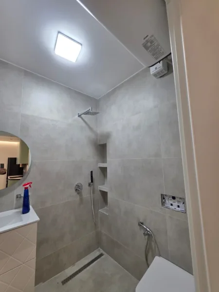 Tirane, jepet me qera apartament 1+1 Kati 2, 600 € (Astir)