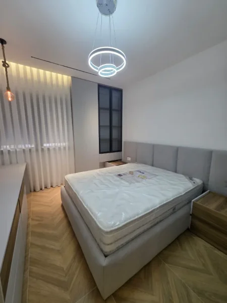 Tirane, jepet me qera apartament 1+1 Kati 2, 600 € (Astir)