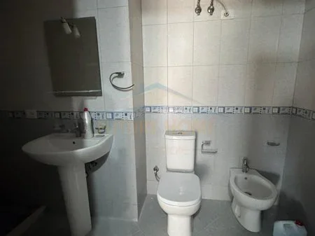 Tirane, shitet apartament 2+1 Kati 4, 97 m² 140.000 € 
