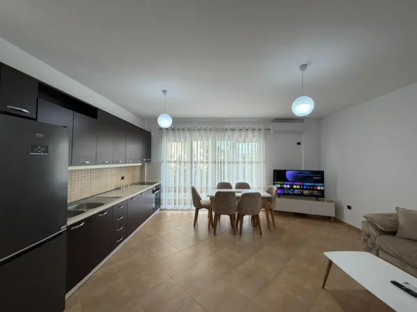 Tirane, jepet me qera apartament 2+1 Kati 2, 120 m² 730 € (Kopshti Botanik.)