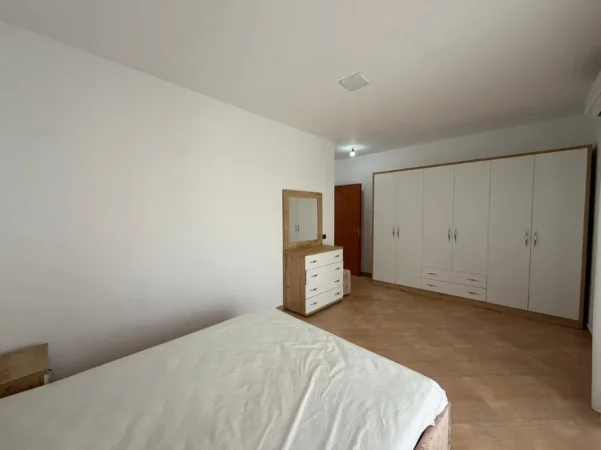Tirane, jepet me qera apartament 2+1 Kati 2, 120 m² 730 € (Kopshti Botanik.)
