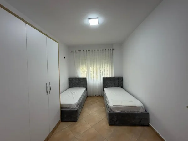 Tirane, jepet me qera apartament 2+1 Kati 2, 120 m² 730 € (Kopshti Botanik.)
