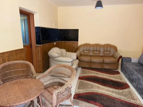 Tirane, jepet me qera shtepi Kati 0, 300 € (Astir - Yzberisht 500m nga Nela 6)