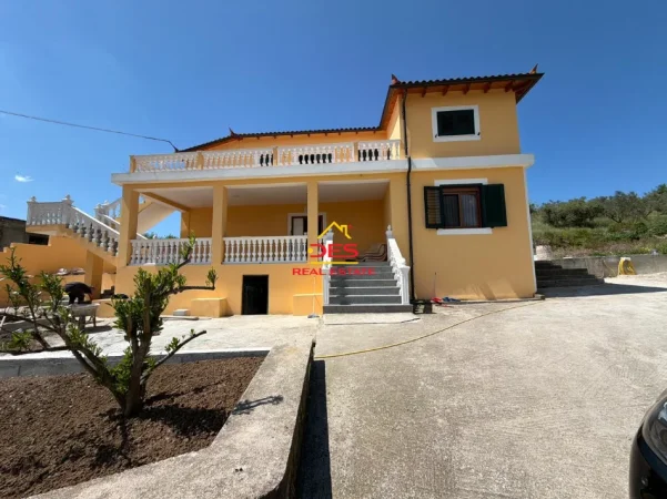 Vlore, jepet me qera Vile 2+1+Ballkon Kati 0, 130 m² 1.000 € (Risili)