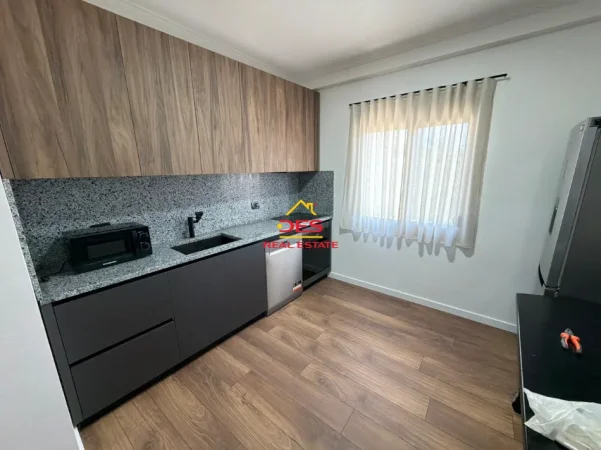 Vlore, jepet me qera Vile 2+1+Ballkon Kati 0, 130 m² 1.000 € (Risili)