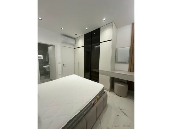 Tirane, jepet me qera apartament 2+1+2+Ballkon Kati 6, 108 m² 850 € (Rruga Dritan Hoxha)