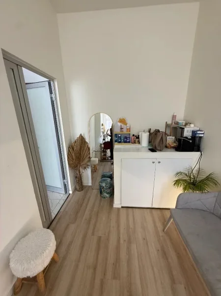 Tirane, jepet me qera ambjent biznesi Kati 1, 55 m² 400 € (Blloku)