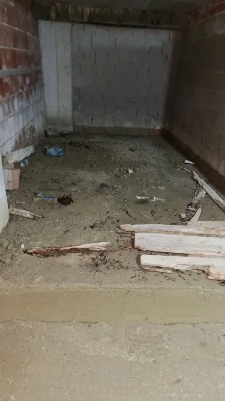 Vlore - Lungomare, shitet garazh | post parkimi Kati -1, 16 m² (Rruga Murat Terbaci, Vlore)