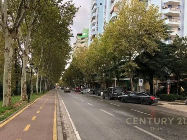 Tirane, jepet me qera ambjent biznesi Kati 0, 65 m² 1.000 € (ish ekspozita)
