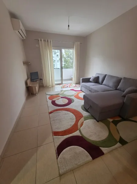 Tirane, jepet me qera 1+1+Ballkon , 65 m² 350 € (Nela6)