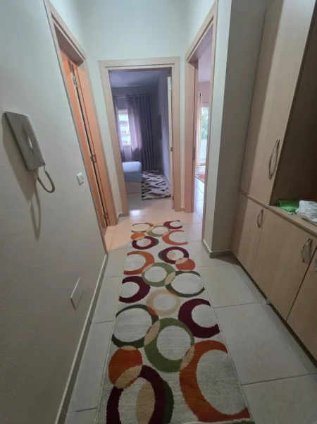 Tirane, jepet me qera 1+1+Ballkon , 65 m² 350 € (Nela6)