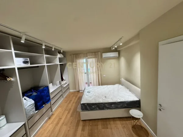 Tirane, jepet me qera apartament 2+1 Kati 1, 110 m² 1.000 € (rruga e durresit)