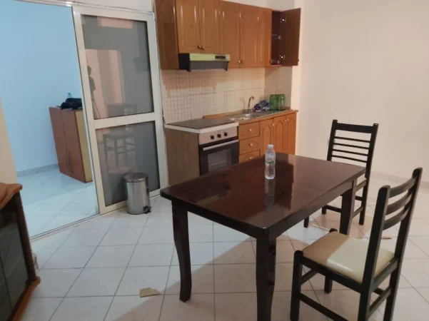 🏡 JEPET ME QERA APARTAMENT 1+1 TEK PARKU TEK  RRUGA E KAVAJËS , 400 Eur