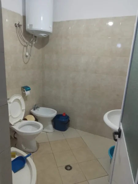 🏡 JEPET ME QERA APARTAMENT 1+1 TEK PARKU TEK  RRUGA E KAVAJËS , 400 Eur