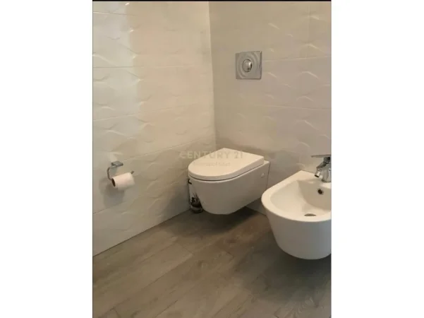 Tirane, jepet me qera apartament 1+1 Kati 2, 45 m² 650 € (myslym shyri)