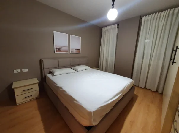 Tirane, jepet me qera apartament 1+1+Ballkon Kati 2, 66 m² 550 € (Kompleksi Kontakt)