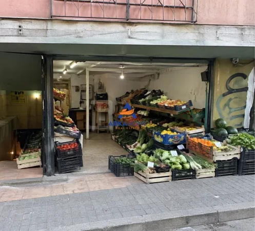 Tirane, jepet me qera dyqan Kati 0, 50 m² 210.084 € 