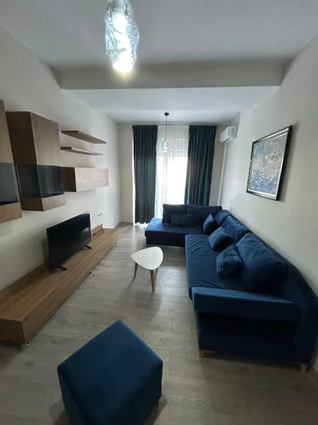 Jepet me qera Super apartament 1+1+Ballkon Kati 2, 85 m² 550 mije leke (Xhamllik te Shkolla Niket Dardani)
