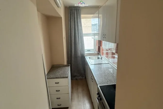 Tirane, jepet me qera apartament 2+1 Kati 3, 75 m² 550 € (Ish Tregu Elektrik)