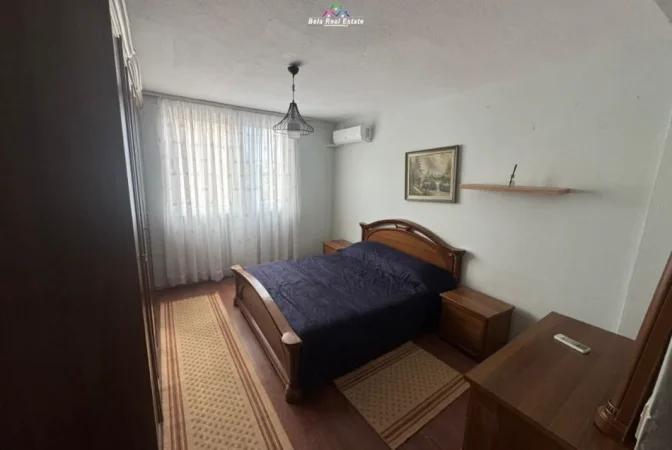Tirane, jepet me qera apartament 2+1 Kati 3, 75 m² 550 € (Ish Tregu Elektrik)