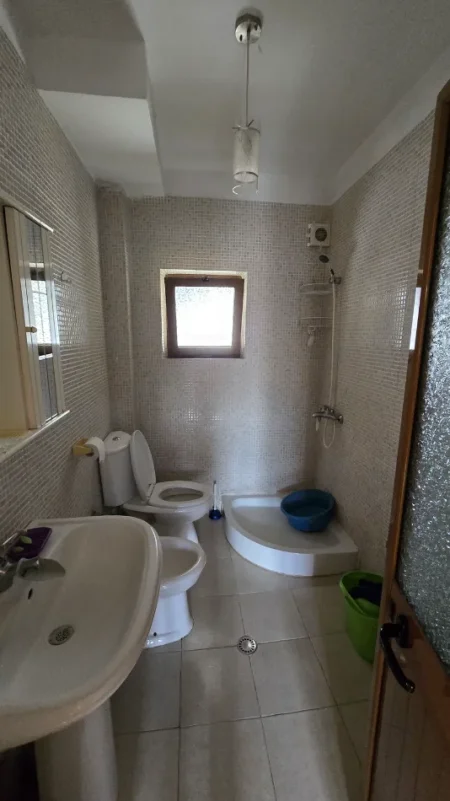 Tirane, shitet apartament 1+1+Ballkon Kati 4, 54 m² 95 milion leke