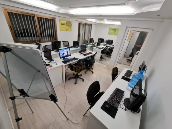 Tirane, jepet me qera ambjent biznesi Kati 1, 116 m² 850 € (Blloku, prane LSI)