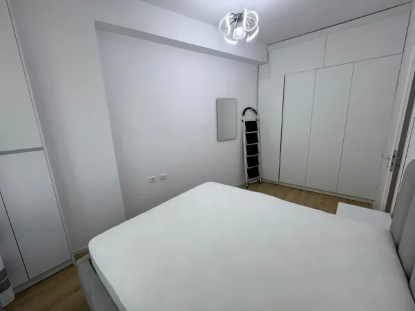 Tirane, jepet me qera apartament 1+1 Kati 5, (Ali Demi)