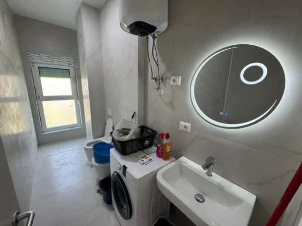 Tirane, jepet me qera apartament 1+1 Kati 5, (Ali Demi)