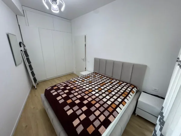 Tirane, jepet me qera apartament 1+1 Kati 5, (Ali Demi)