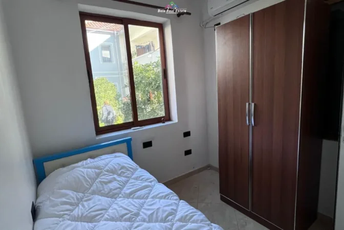 Tirane, jepet me qera Vile 3+1 Kati 1, 100 m² 470 € (Rruga Ardeno)