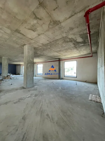 Tirane, jepet me qera ambjent biznesi Kati 2, 830 m² 16.000 € 