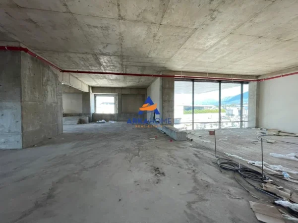 Tirane, jepet me qera ambjent biznesi Kati 2, 830 m² 16.000 € 