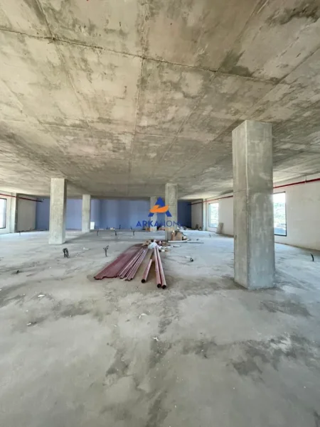 Tirane, jepet me qera ambjent biznesi Kati 2, 830 m² 16.000 € 