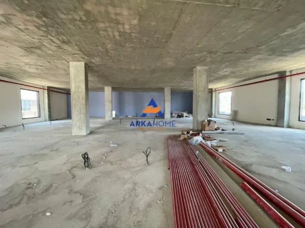 Tirane, jepet me qera ambjent biznesi Kati 2, 830 m² 16.000 € 