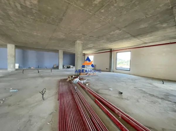 Tirane, jepet me qera ambjent biznesi Kati 2, 830 m² 16.000 € 