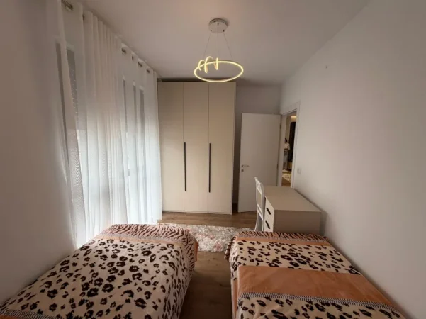 Tirane, jepet me qera apartament 2+1 Kati 4, 750 € (CASA ITALIA)