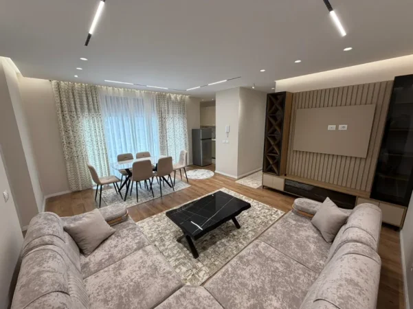 Tirane, jepet me qera apartament 2+1 Kati 4, 750 € (CASA ITALIA)