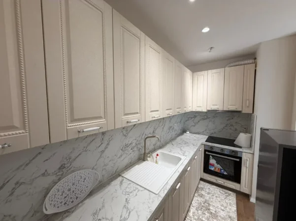 Tirane, jepet me qera apartament 2+1 Kati 4, 750 € (CASA ITALIA)