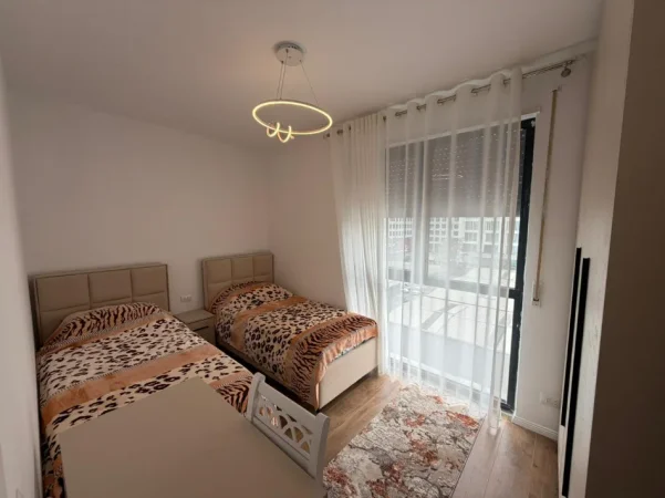 Tirane, jepet me qera apartament 2+1 Kati 4, 750 € (CASA ITALIA)