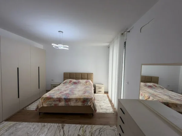 Tirane, jepet me qera apartament 2+1 Kati 4, 750 € (CASA ITALIA)