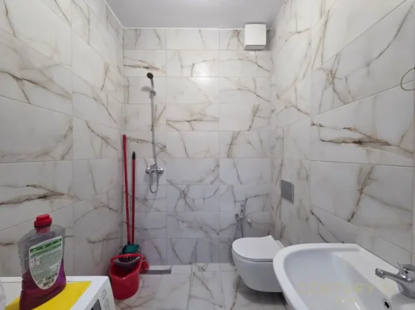 Tirane, jepet me qera apartament 2+1 Kati 3, 112 m² 750 € (laprake)