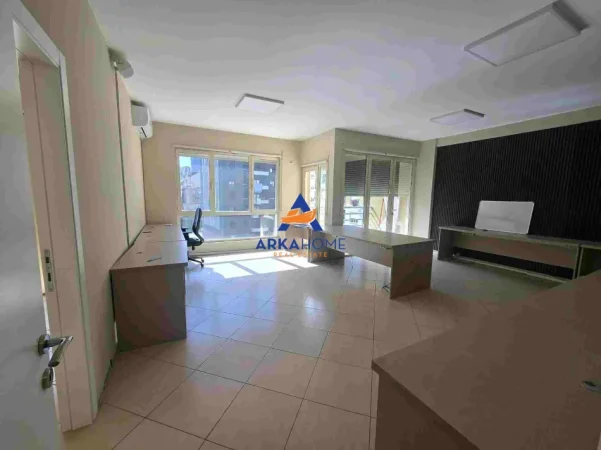 Tirane, jepet me qera ambjent biznesi Kati 3, 140 m² 1.000 € 
