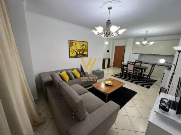 Tirane, jepet me qera apartament 2+1+Ballkon Kati 4, 86 m² 686 € (KOMUNA E PARISIT)
