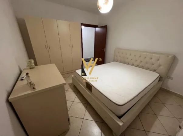 Tirane, jepet me qera apartament 2+1+Ballkon Kati 4, 86 m² 686 € (KOMUNA E PARISIT)