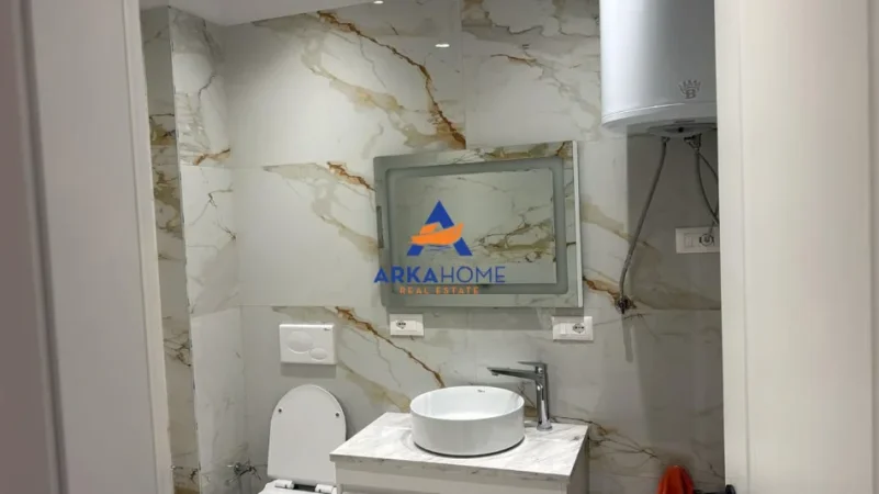 Tirane, jepet me qera ambjent biznesi Kati 2, 60 m² 800 € 