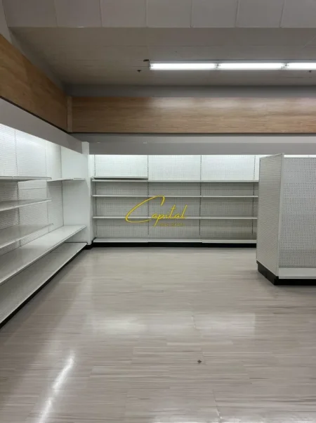 Tirane, jepet me qera dyqan Kati 0, 60 m² 2.500 € (QENDER)